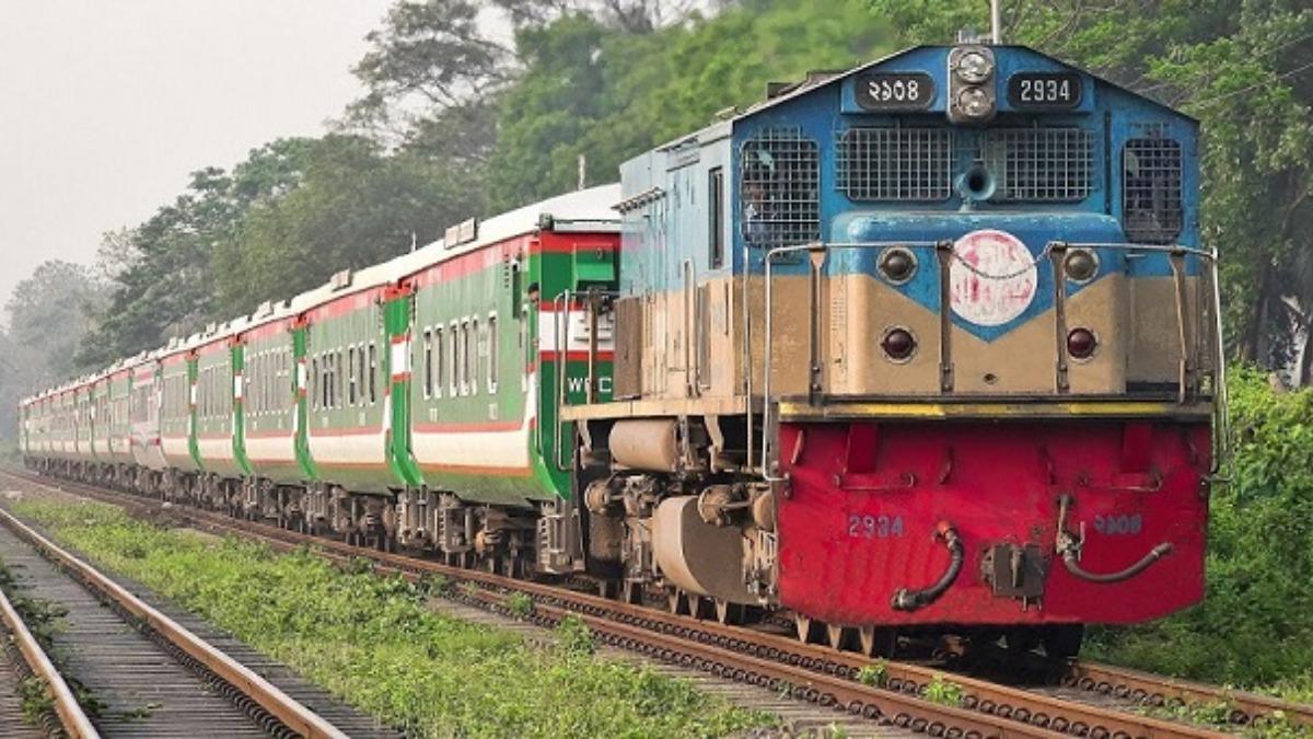 ঈদে ফিরতি ট্রেনযাত্রা, আজ বিক্রি হচ্ছে ২৬ মার্চের টিকিট