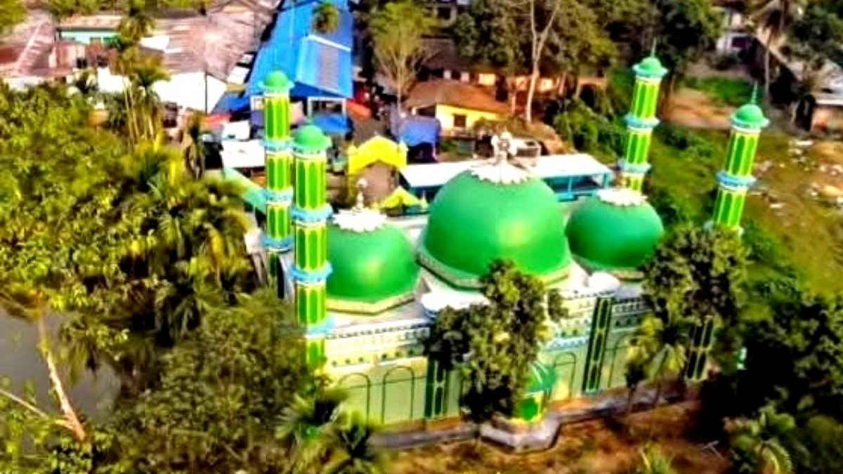 মোগল স্থাপত্যের অনন্য নিদর্শন কেরামত আলী জামে মসজিদ