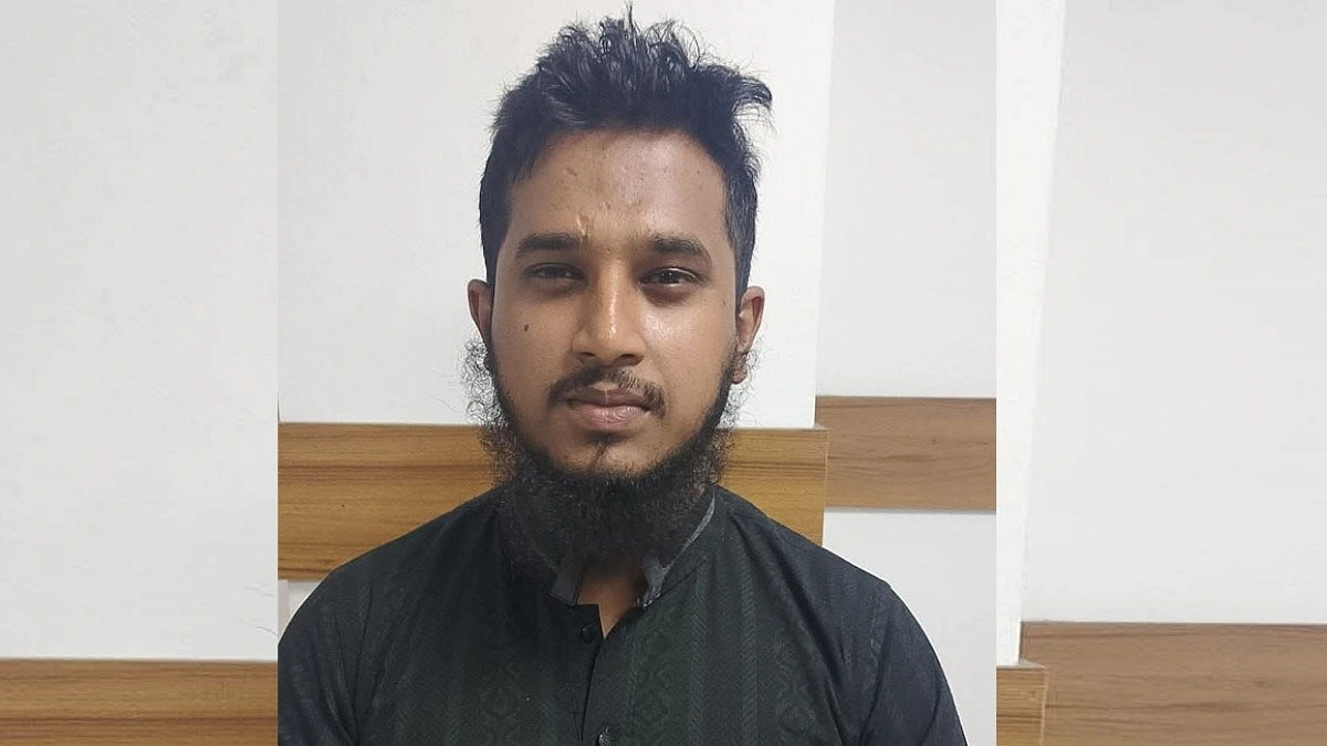 অস্ত্র ঠেকিয়ে চিকিৎসককে হুমকি, পিচ্চি রাকিব গ্রেপ্তার
