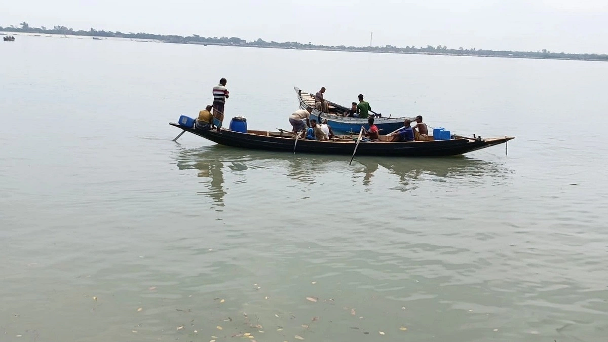 ৭ লাখ টাকা মুক্তিপণে ছাড়া পেলেন ১৮ জেলে-মৌয়াল