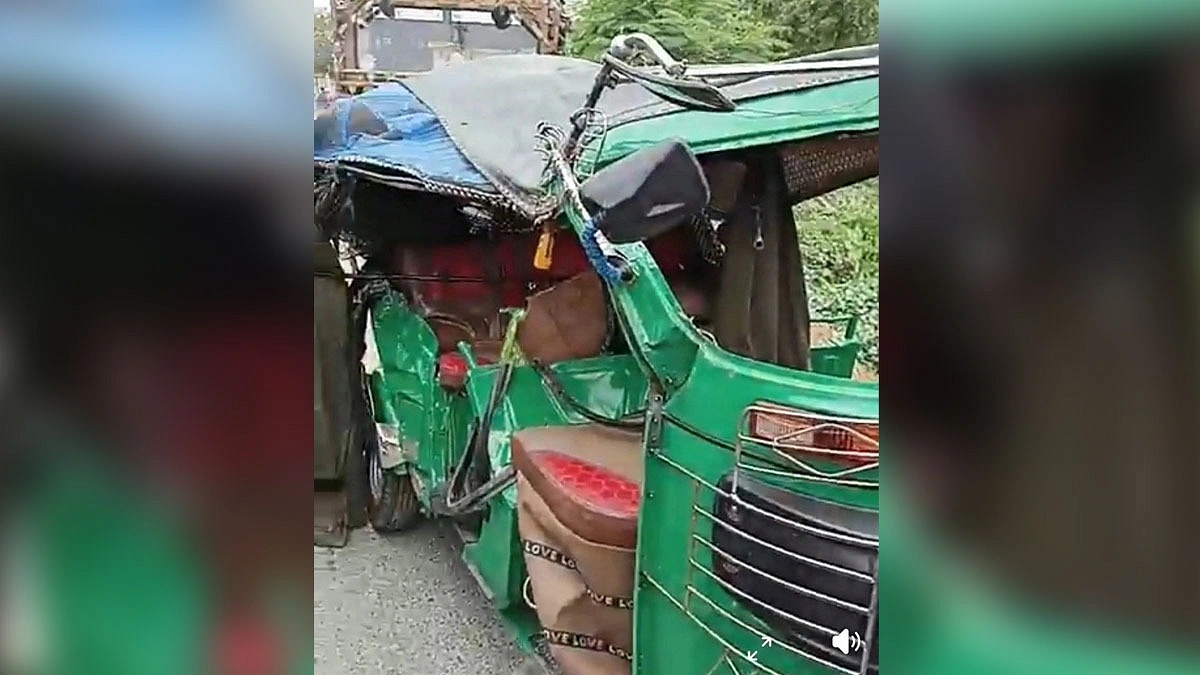 নওগাঁয় সড়কে শিক্ষিকার মৃত্যু, স্কুলে প্রাণ গেল ছাত্রীর