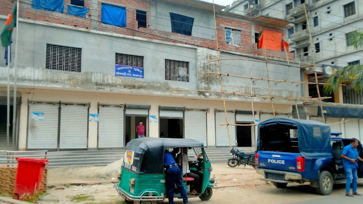 উপজেলা আ.লীগ সভাপতির ভবনে থানা, পুনর্বাসনের অভিযোগ স্থানীয়দের