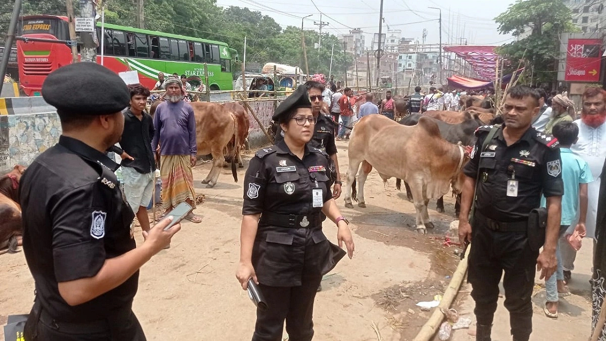 কেরানীগঞ্জে পশুর হাটে র্যাব-১০ এর নিরাপত্তা জোরদার