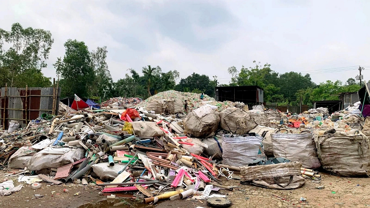 পরিবেশ দূষণের দায়ে শ্রীমঙ্গলে দুই প্রতিষ্ঠানকে জরিমানা