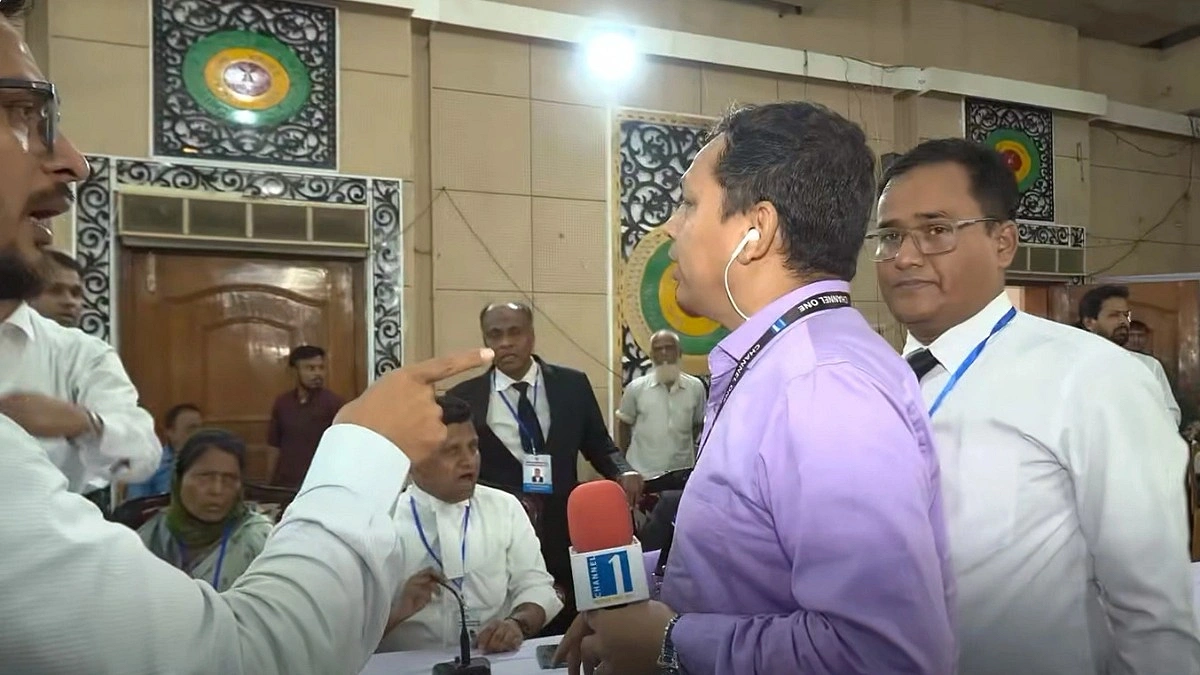 ‘আপনি ফ্যাসিস্টের পক্ষ হয়ে কথা বলছেন’