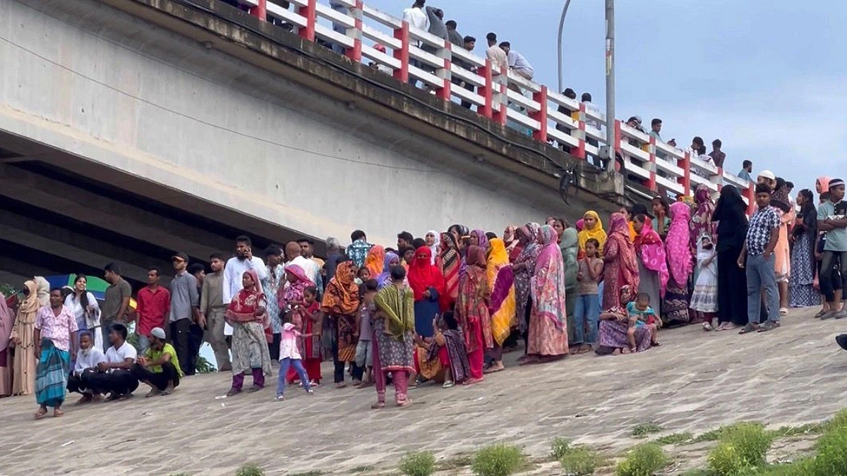 গড়াই নদীতে শিশুকে ফেলে মায়ের ঝাঁপ