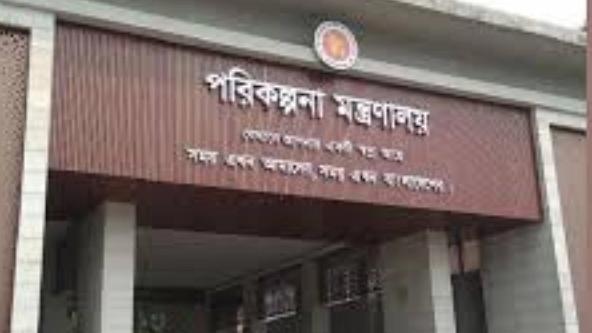 অতিরিক্ত সচিবের অতিরিক্ত গাড়িপ্রেম