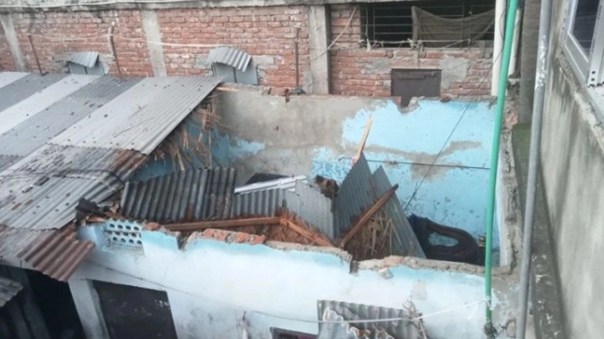 ছাদের দেয়াল ধসে শিশুর মৃত্যু, আহত মা হাসপাতালে