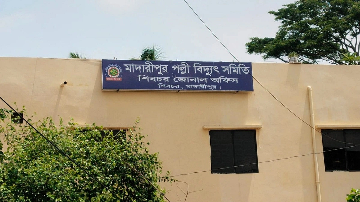 ঈদের আনন্দে কালবৈশাখীর ছোবল, তিন দিনেও ফেরেনি বিদ্যুৎ!