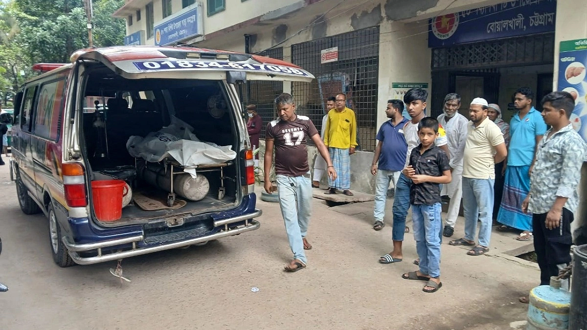 খুঁটিতে বেঁধে ৫ ঘণ্টা বেধড়ক পিটুনি, প্রাণ গেল ‘চোরের’