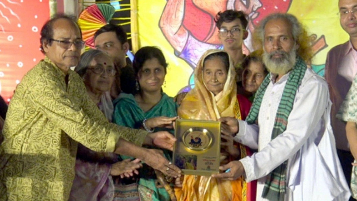 নারায়ণগঞ্জে উন্মেষের উৎসবে মুগ্ধতা ছড়ালেন কাঙালিনী সুফিয়া