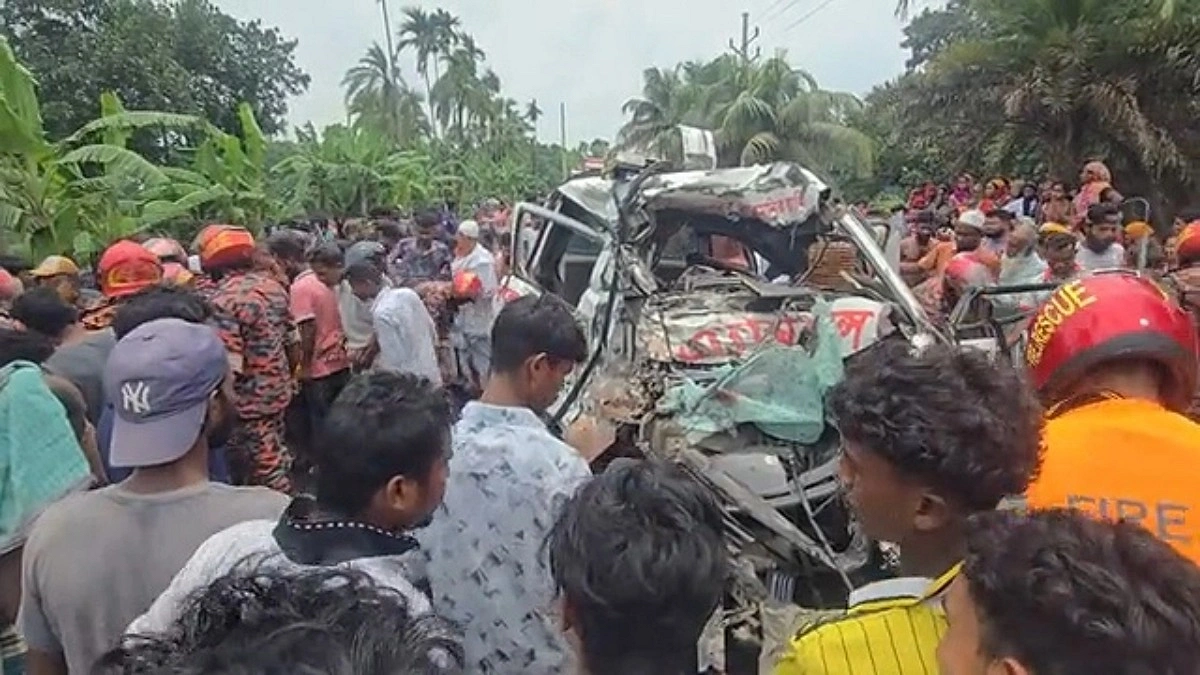 চিকিৎসা করাতে গিয়ে পথেই নিভল পরিবারের ৪ প্রাণ