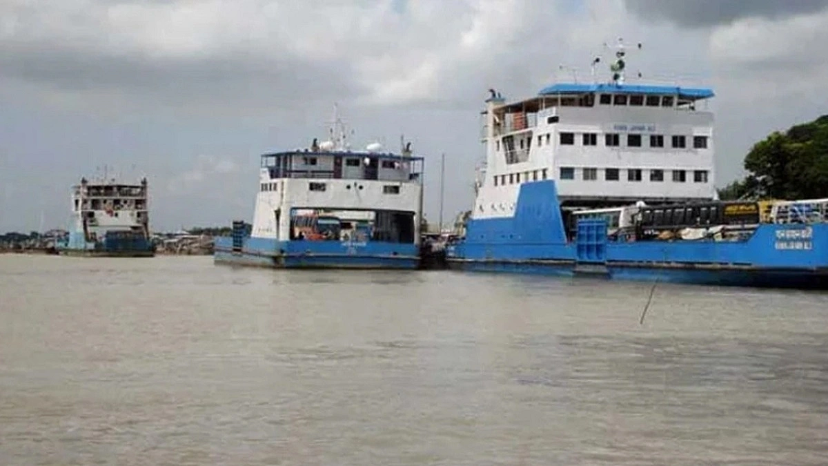 কালবৈশাখীতে পাটুরিয়া-দৌলতদিয়ায় ফেরি চলাচল বন্ধ, ভোগান্তিতে ঘরমুখো মানুষ
