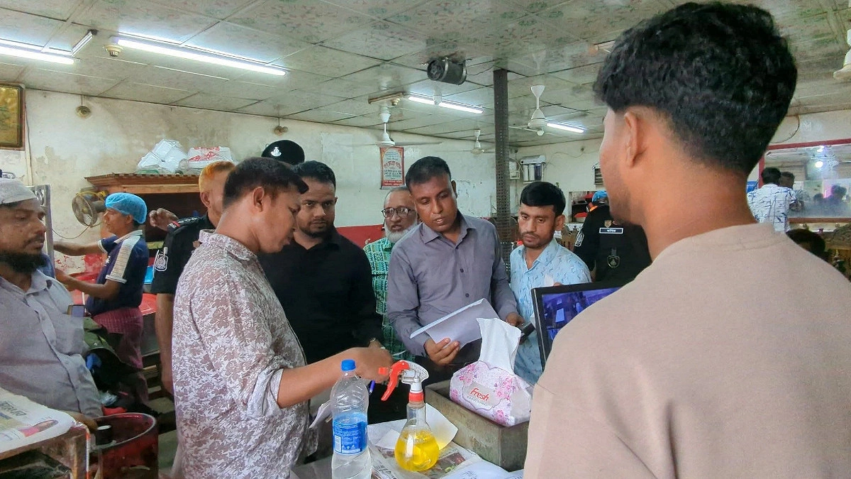 অস্বাস্থ্যকর পরিবেশে খাবার তৈরির দায়ে দুই প্রতিষ্ঠানকে জরিমানা