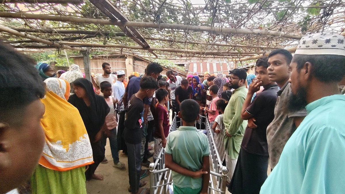 দামুড়হুদায় ত্রিমুখী সংঘর্ষে স্কুলছাত্র নিহত
