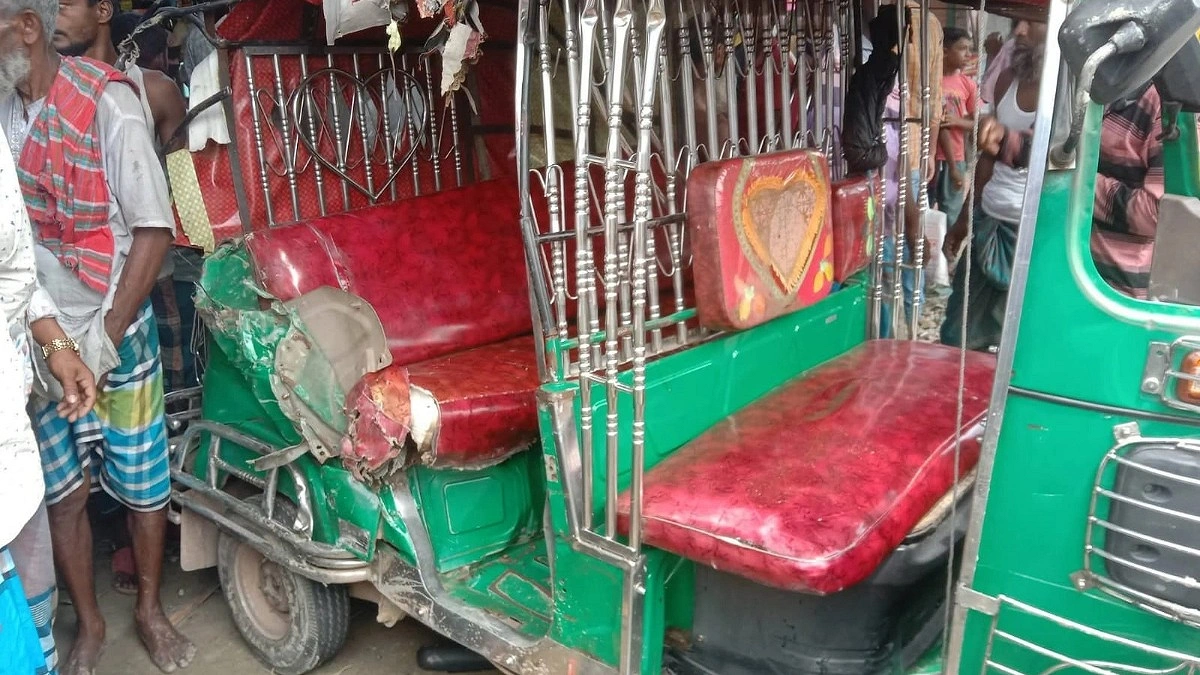 ময়মনসিংহে অটোরিকশায় পিকআপের ধাক্কা, বাবা-ছেলে নিহত