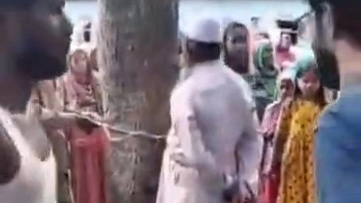 লালমনিরহাটে বৃদ্ধকে গাছে বেঁধে মধ্যযুগীয় কায়দায় নির্যাতন