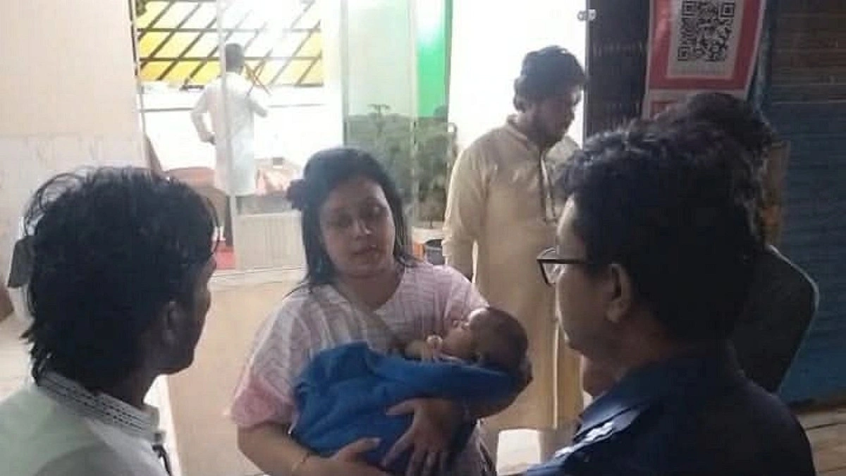 আড়াই মাসের শিশুকে নিয়ে পালানোর চেষ্টা, দম্পতি আটক