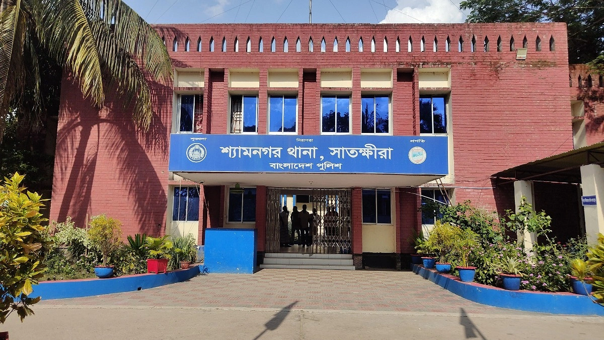 ৫ টাকার আইসক্রিম নিয়ে বিরোধে দোকানিকে ছুরিকাঘাত