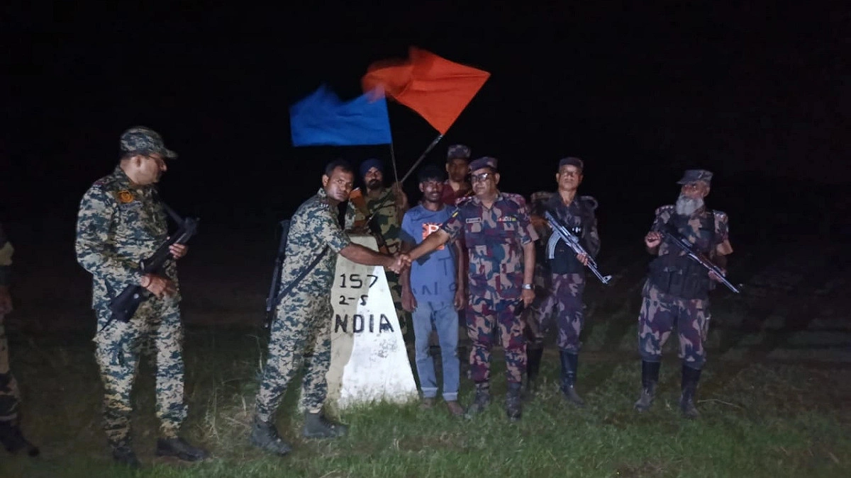 ফেসবুকের সূত্রে কলকাতা থেকে দেশে ফিরলেন নিখোঁজ কুষ্টিয়ার যুবক