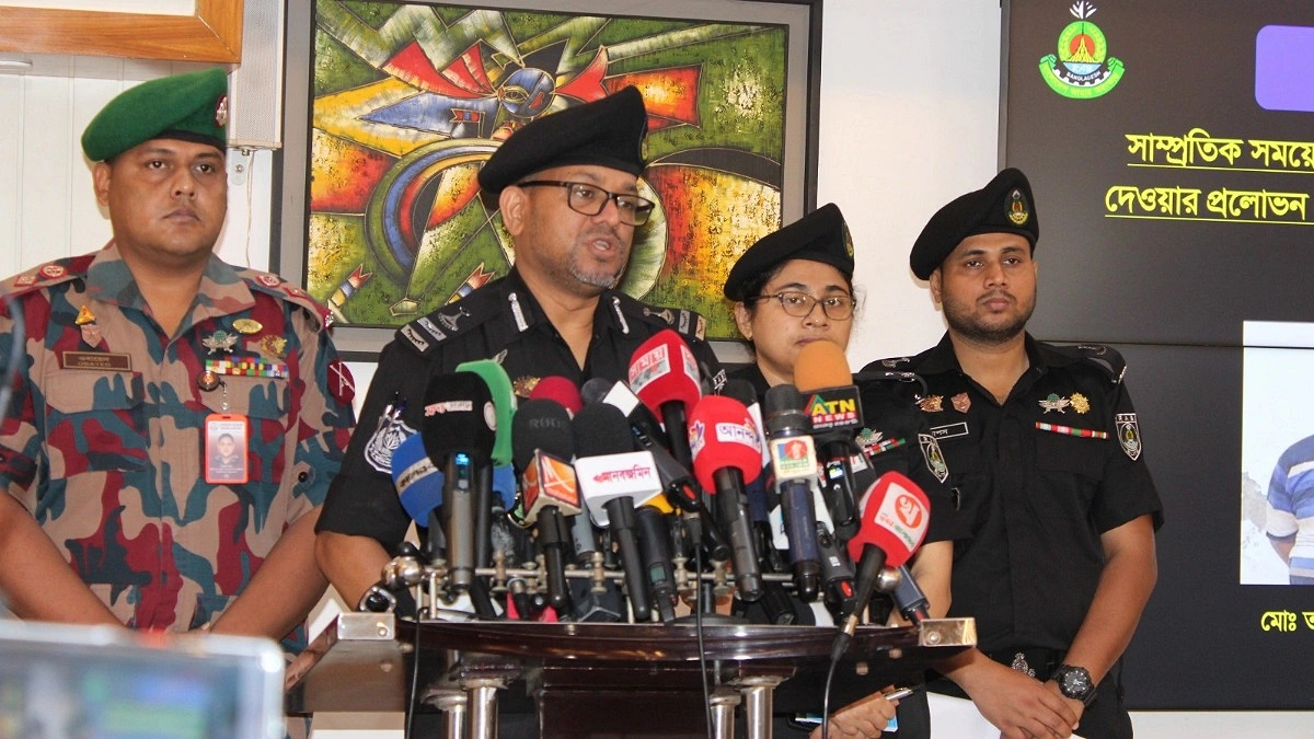 উচ্চপদস্থ কর্মকর্তা পরিচয়ে কোটি টাকার প্রতারণা, গ্রেপ্তার ২