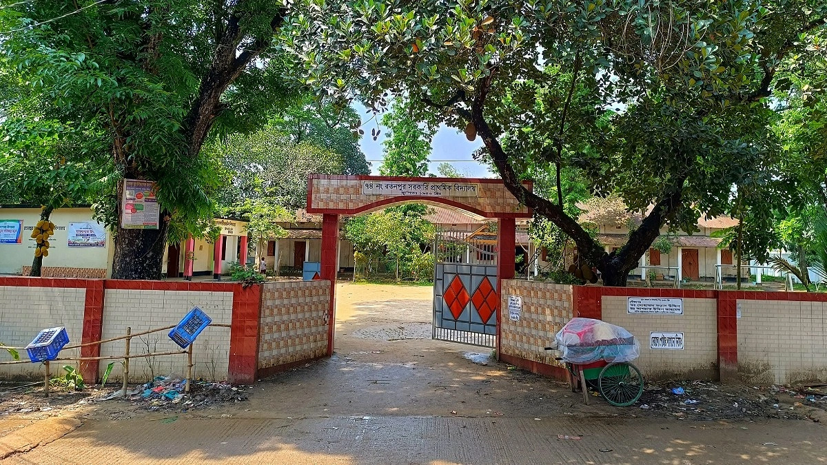 যে গ্রামের পরিচয় তার মানুষ