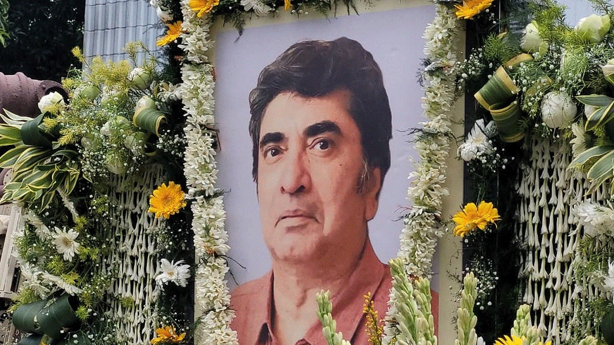 নন্দনে শেষ শ্রদ্ধায় বিদায় জানানো হলো অনীক দত্তকে