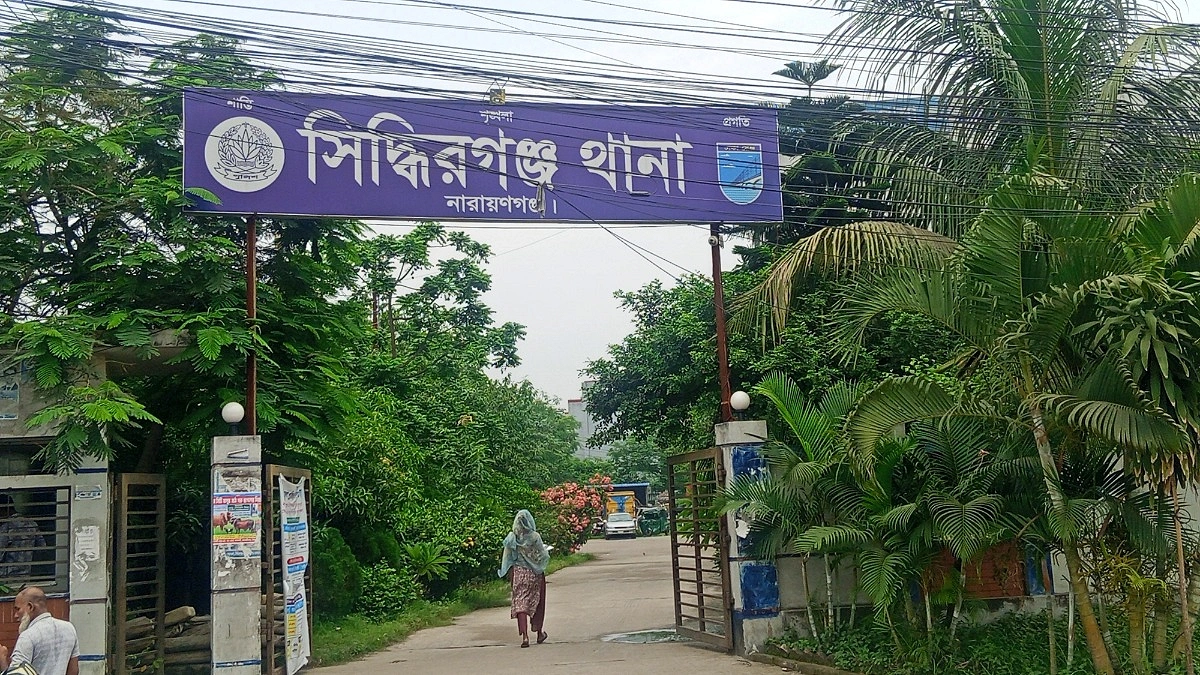 সিদ্ধিরগঞ্জে পরিত্যক্ত গোডাউন থেকে যুবকের অর্ধগলিত মরদেহ উদ্ধার