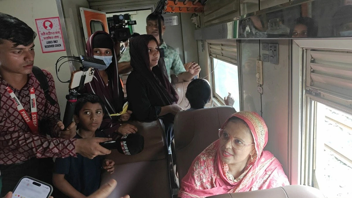 ঈদযাত্রার ট্রেনে নারীদের জন্য যুক্ত হলো বিশেষ কোচ