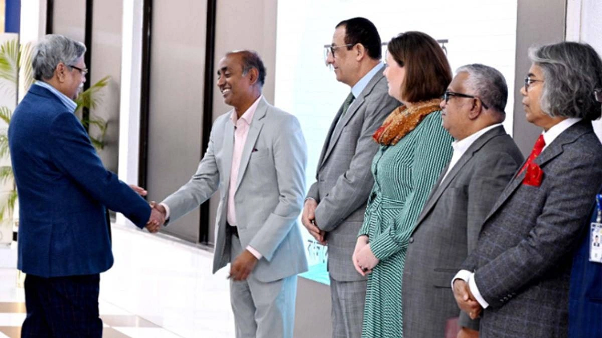 দেশে ফিরেছেন রাষ্ট্রপতি