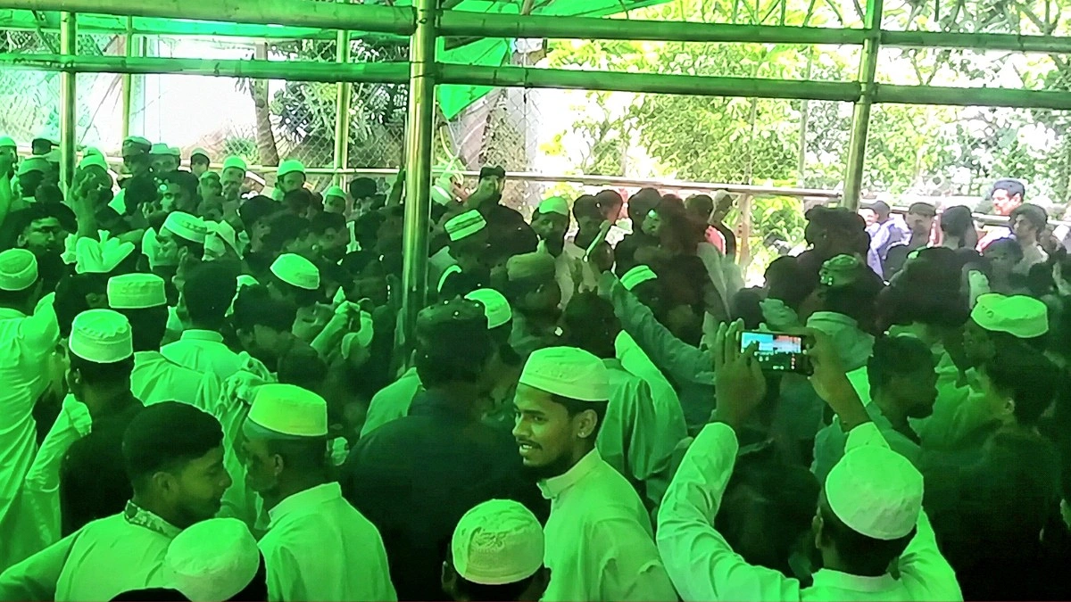 ইমামতিতে বাধা দিয়ে নাঙ্গলকোটে ঈদের জামাত পণ্ড, এলাকায় ক্ষোভ