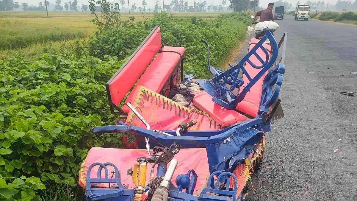 ডাম্প ট্রাকের চাপায় প্রাণ গেল অটোরিকশাচালক ও আরোহীর