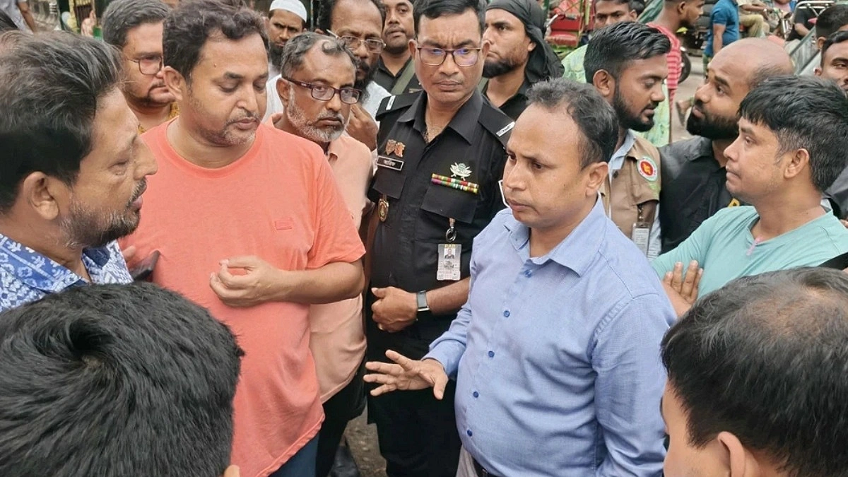 কেরাণীগঞ্জে মহাসড়কে হাট ও রেস্টহাউজ, ৫ লাখ টাকা জরিমানা