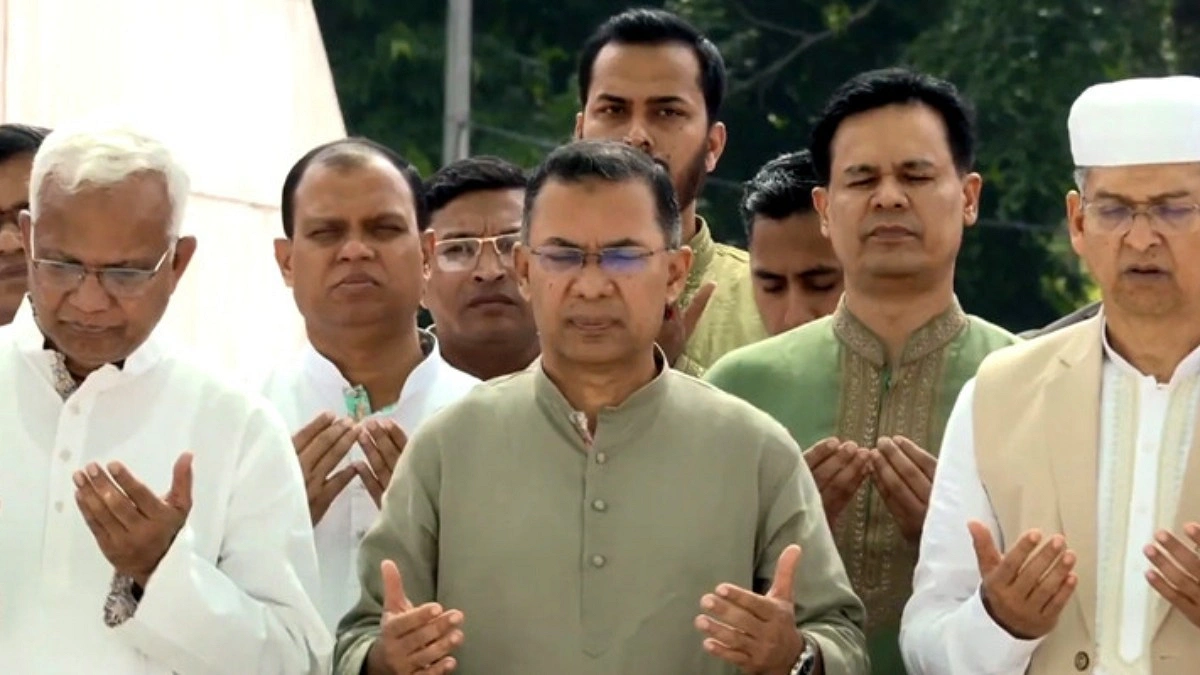 ঈদের নামাজ শেষে বাবা-মায়ের কবর জিয়ারত করলেন তারেক রহমান