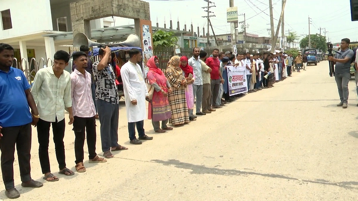 ভোলায় নিরবচ্ছিন্ন বিদ্যুতের দাবিতে মানববন্ধন