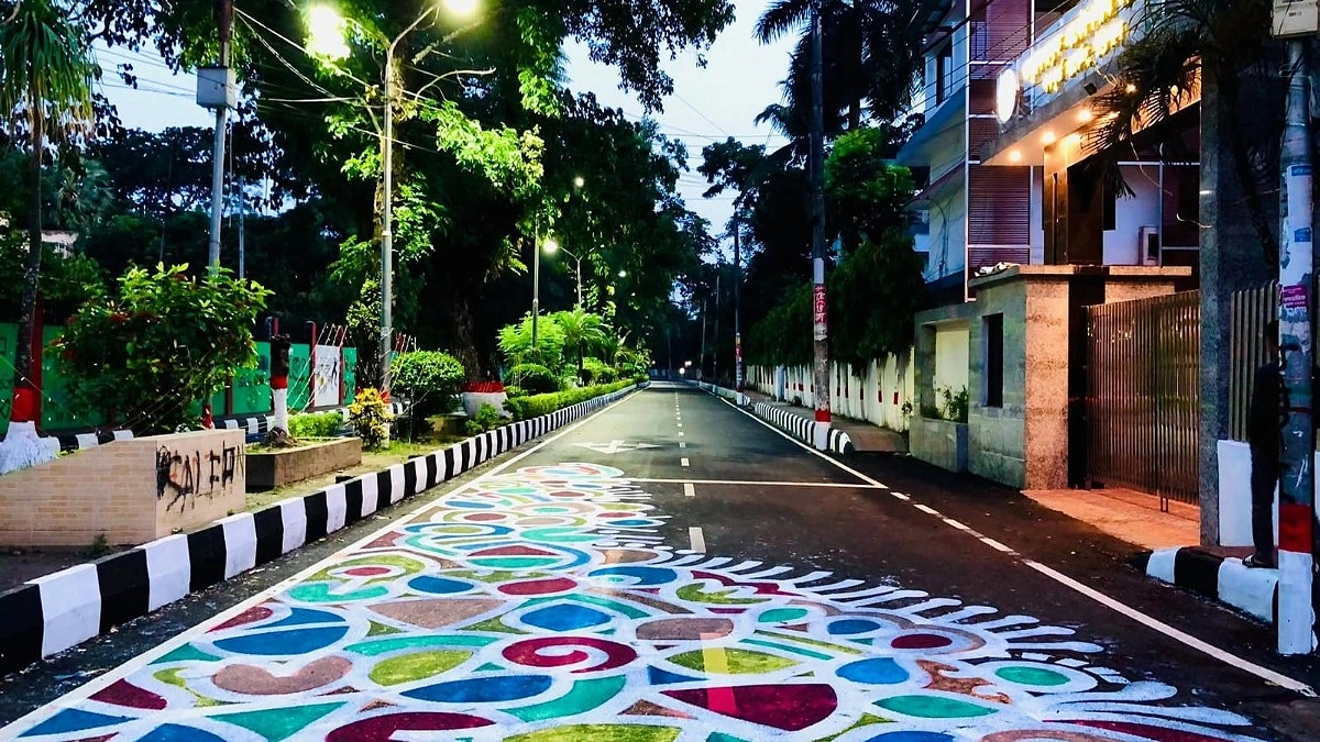 রাজপথে আলপনা আর আলোর উৎসবে মুগ্ধ নগরবাসী