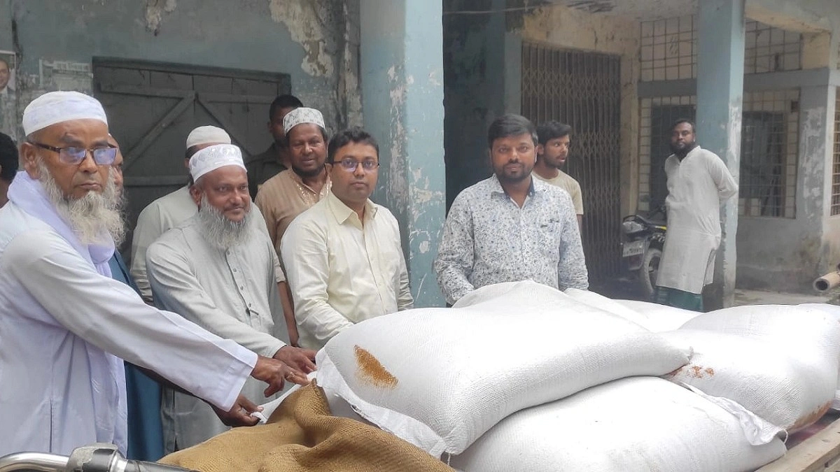 ৩৫ মাদরাসায় বিনামূল্যে ১৪ টন লবণ বিতরণ