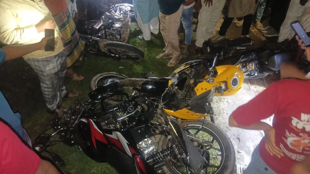 বগুড়ায় ত্রিমুখী সংঘর্ষে দুই বন্ধুর মৃত্যু, আহত ৪