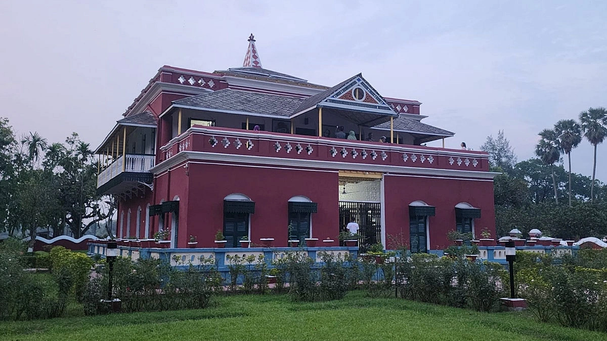 রবীন্দ্রনাথ ঠাকুরের স্মৃতিবিজড়িত কুঠিবাড়ি। ছবি: আগামীর সময়