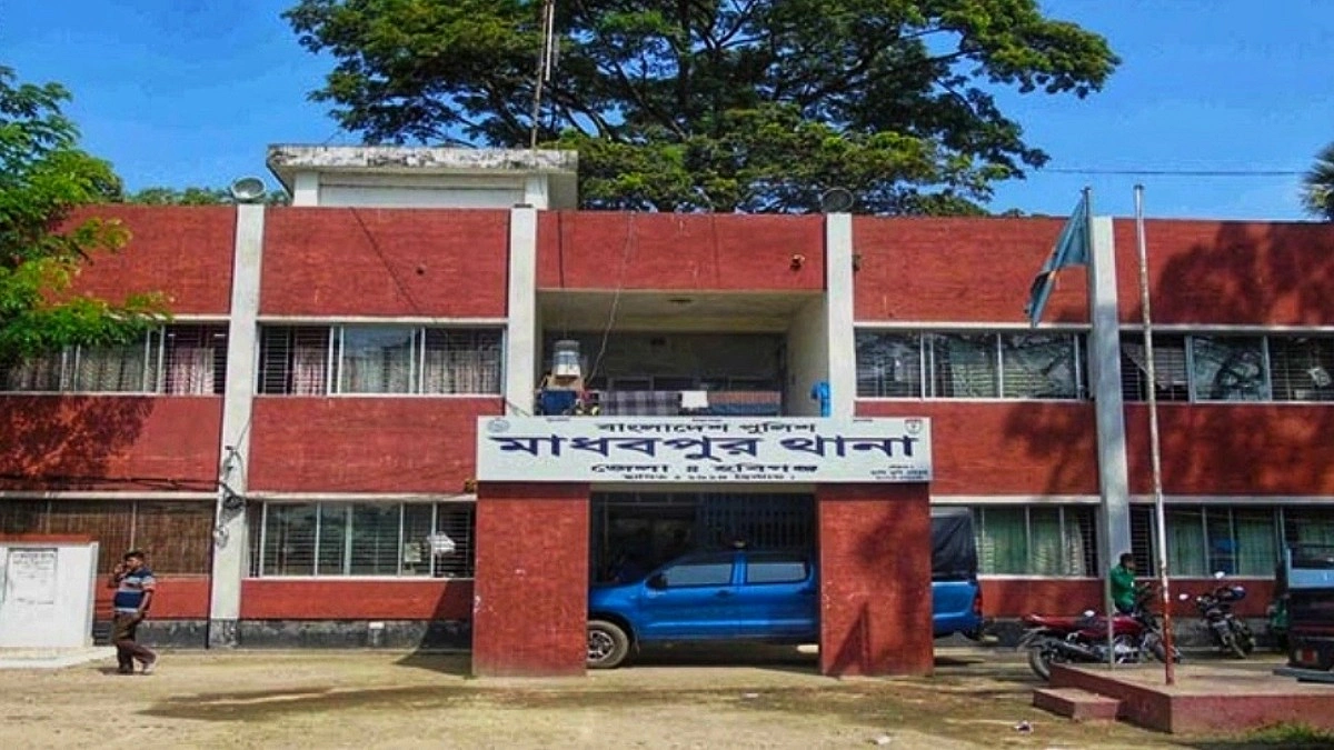 সিলেট ভ্রমণে বের হয়ে সড়কে ঝরল দুই বন্ধুর প্রাণ