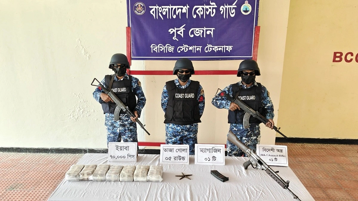 ঝোপে মিলল বিদেশি রাইফেল ও বিপুল ইয়াবা