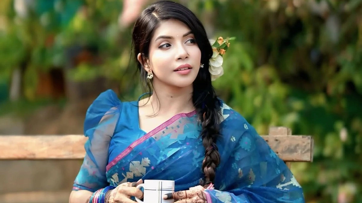 অনীকদা কুমিল্লায় তার আদি বাড়ি প্রসঙ্গে প্রায়ই বলতেন: নওশাবা