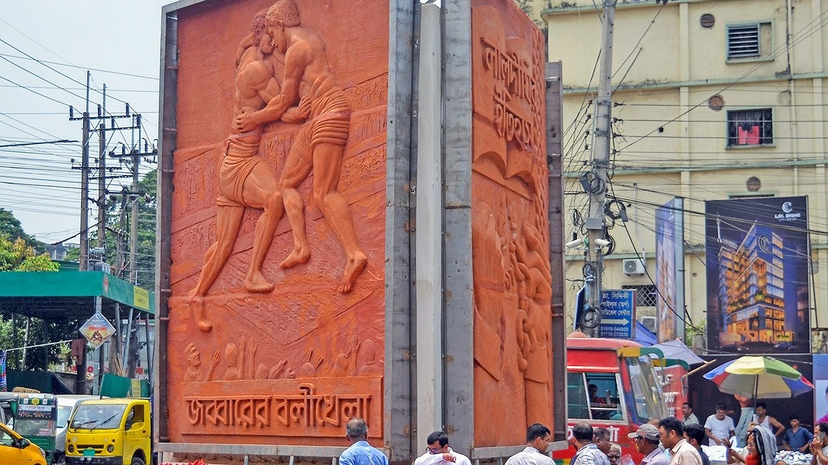 এক ম্যুরালে জীবন্ত ৩ ইতিহাস