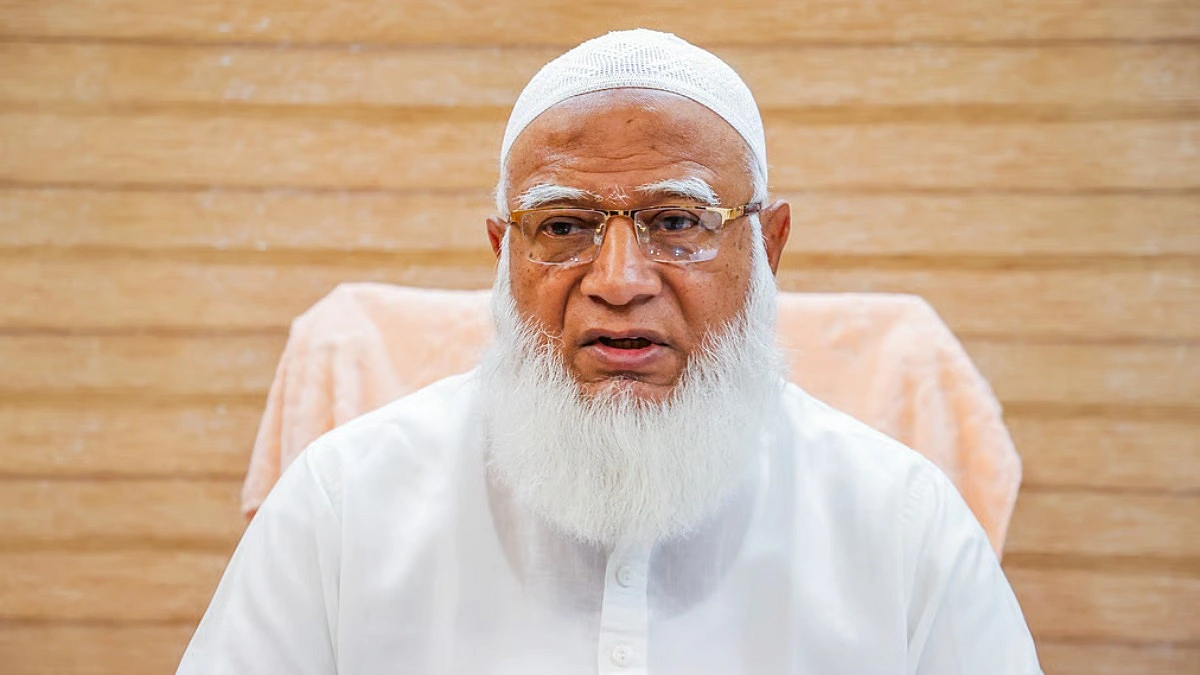 হজের উদ্দেশে দেশ ছাড়ছেন জামায়াত আমির