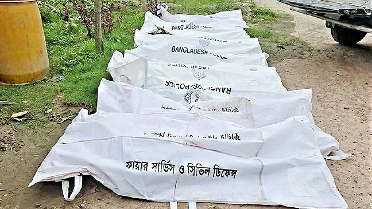 কালিহাতীতে রডবোঝাই ট্রাক উল্টে নিহত ১৫ জনের মরদেহ হস্তান্তর