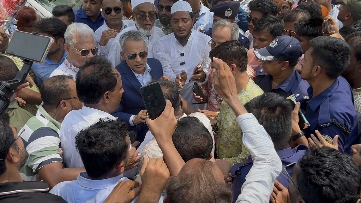 বগা সেতু পরিদর্শনে গিয়ে উত্তেজনার মুখে সেতুমন্ত্রী