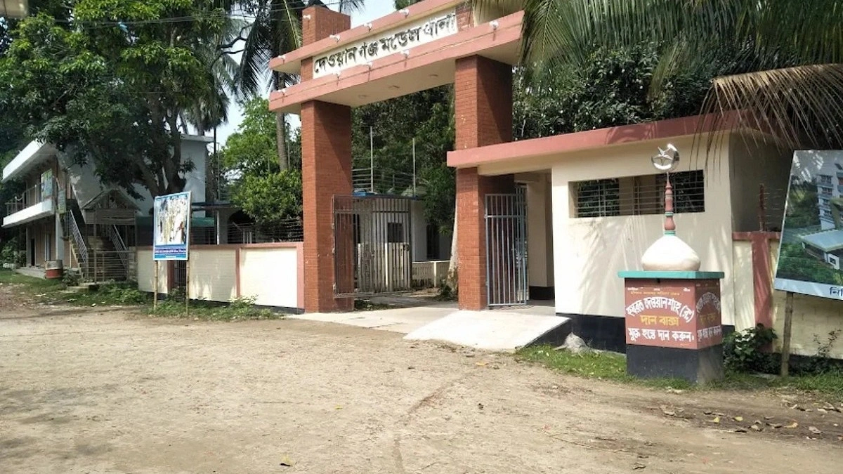 গরুবাহী ভটভটি উল্টে ব্যবসায়ীর মৃত্যু