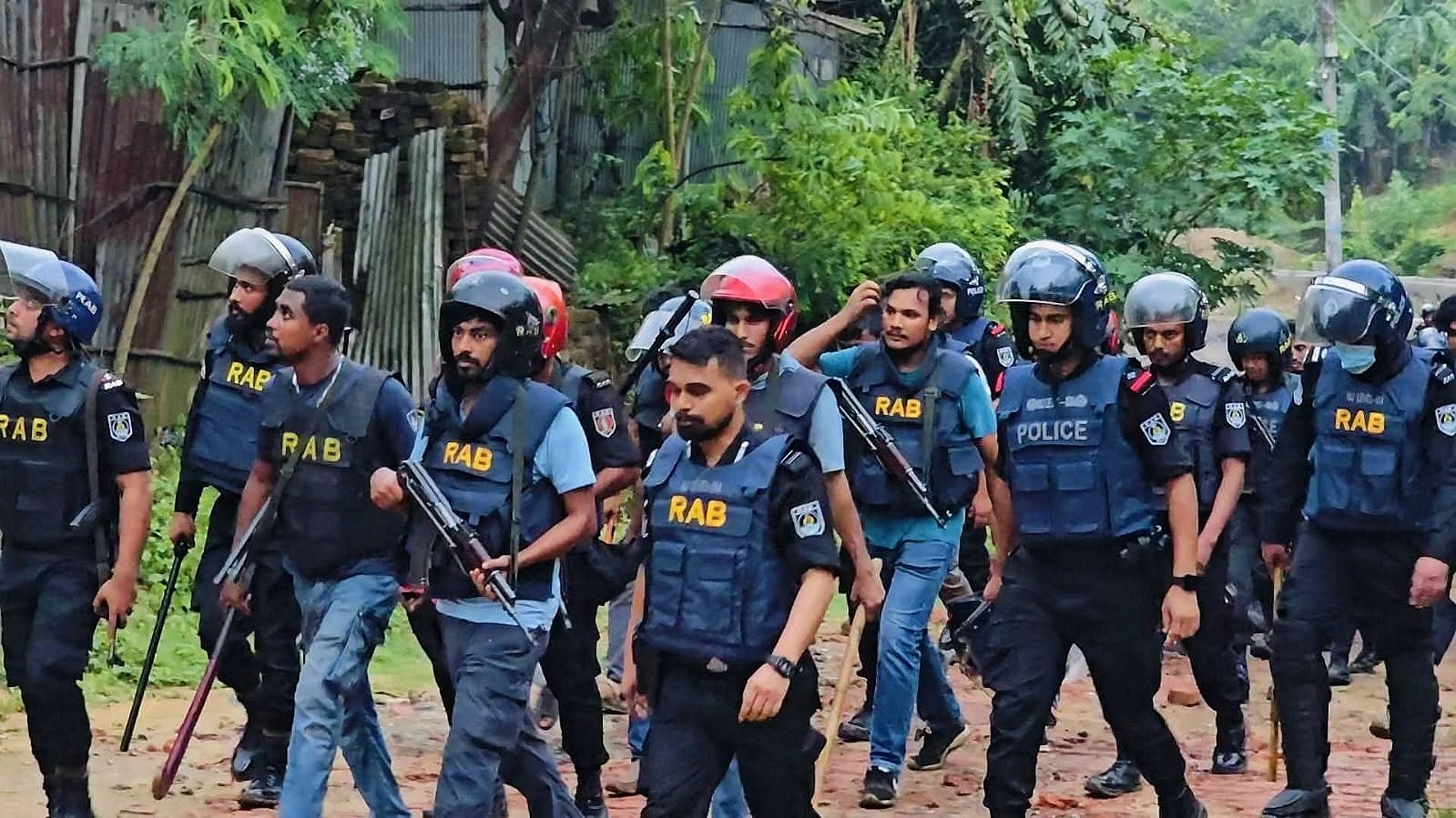 পাল্টা প্রতিরোধ গড়ে তোলে যৌথবাহিনী। ছবি: সংগৃহীত