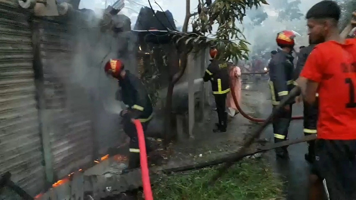 মুন্সিগঞ্জে অগ্নিকাণ্ডে পুড়ল ১০ ব্যবসাপ্রতিষ্ঠান