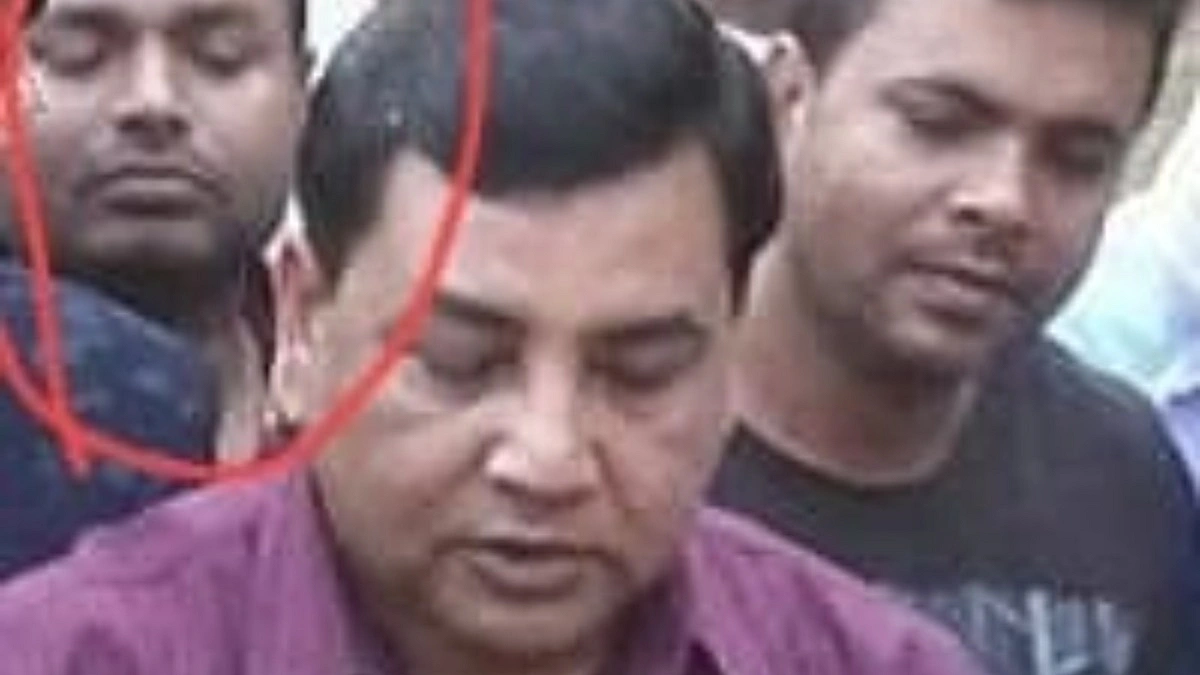 ধামরাইয়ে এসআইকে ঘুষের অভিযোগ, পাল্টা মিথ্যা অপবাদের দাবি তদন্ত কর্মকর্তার